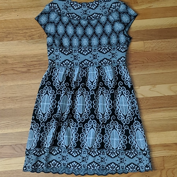 Knitted Wool Dress - Black&White - *Size Medium* - Picture 3 of 4